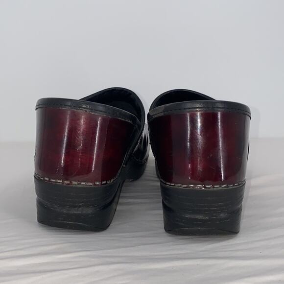 Dansko Professional Patent Leather Red Clogs Size 40 / 10 - Picture 10 of 13